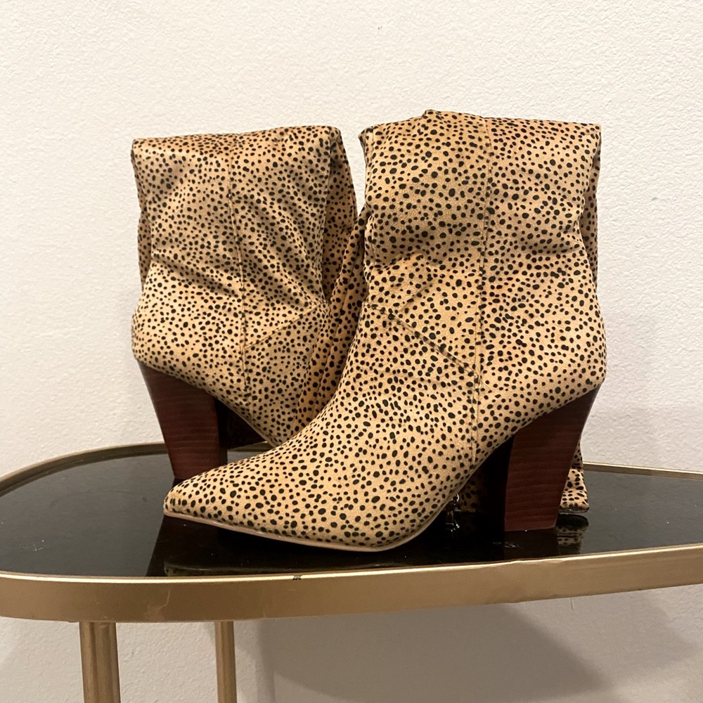 Leopard print size 8 calf height boots